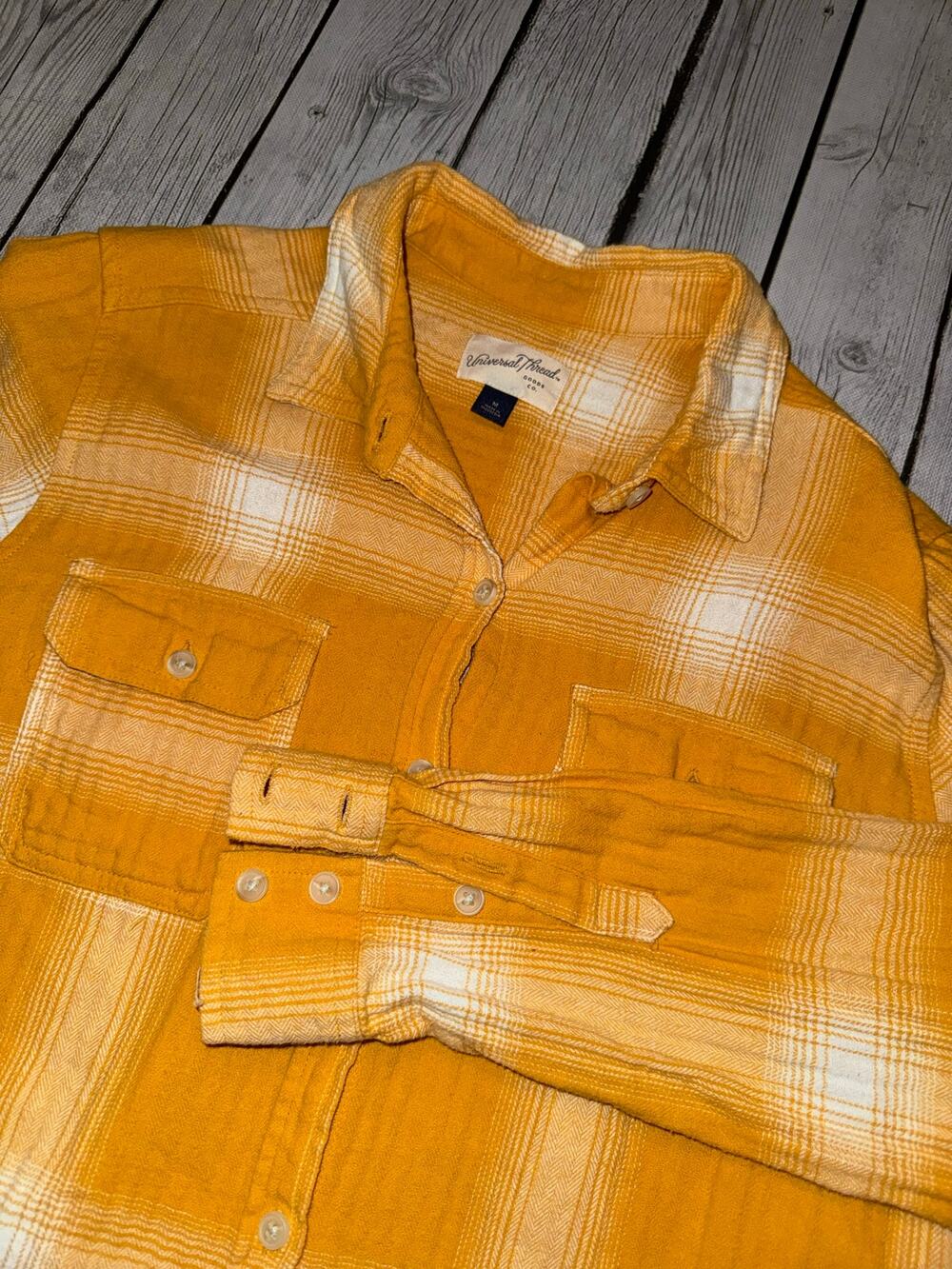 Universal Thread Women’s Medium Flannel Shirt Long Sleeve Plaid Button Up